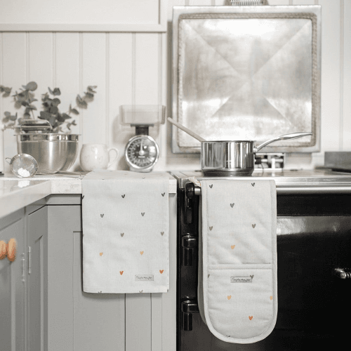 Image showing the Hearts Double Oven Gloves product.