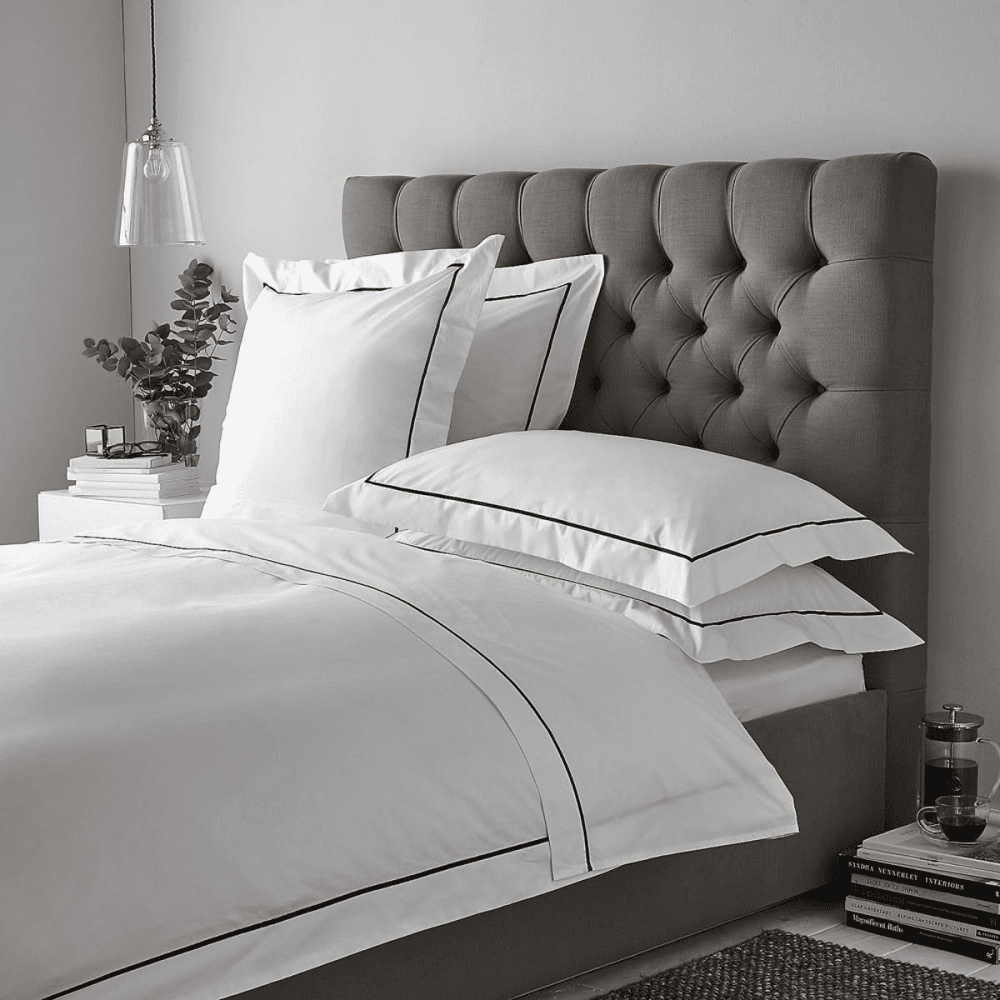 Savoy - 400 Thread Count Egyptian Cotton Super king duvet cover, W260 x L220cm, White/Navy