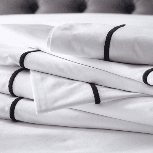 Image showing the Savoy - 400 Thread Count Egyptian Cotton Oxford pillowcase, 50 x 75cm, White/Navy product.