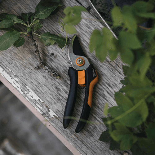 Image showing the Solid Bypass Pruner Medium P321, Black/Orange/Silver product.