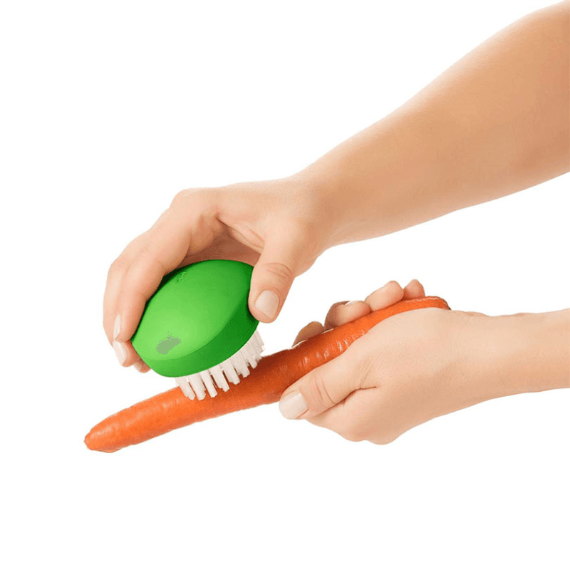 Flexible vegetable brush