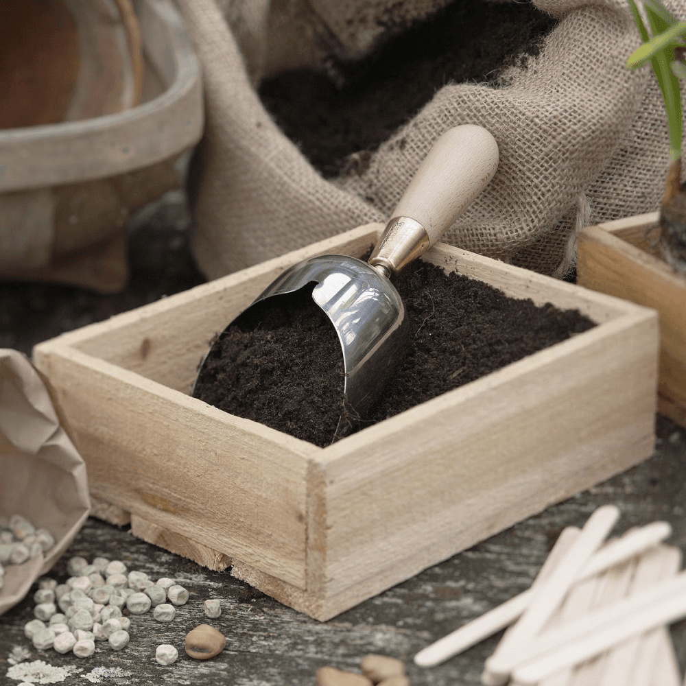 Boxed Compost Scoop, Silver/Natural/Brass