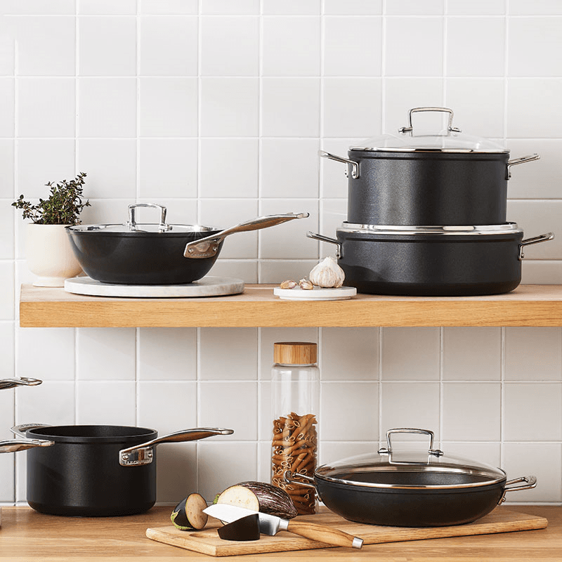Toughened Non-Stick Chef's Pan with Pouring Spouts, 24cm, Black