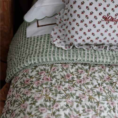 Image showing the Floral Quilt, Double, Green & Pink product.