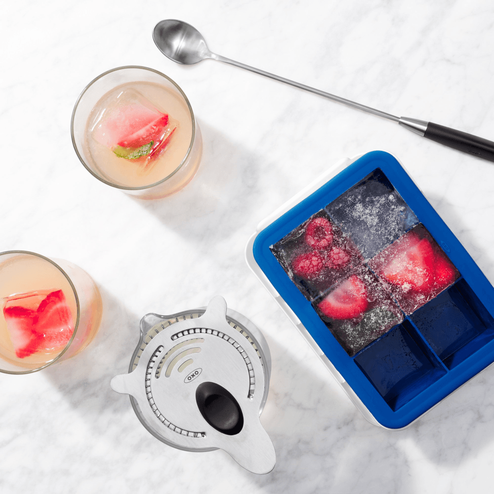 Covered silicone ice cube tray - large cubes