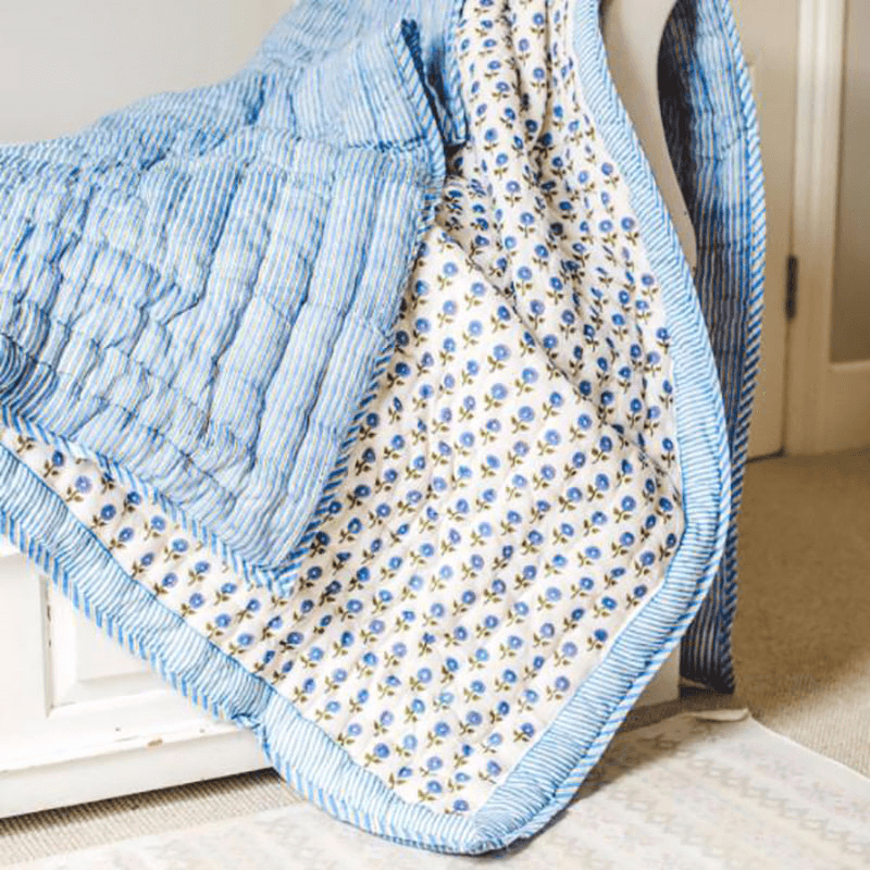 Daisy King/Super King  Size Quilt, Blue