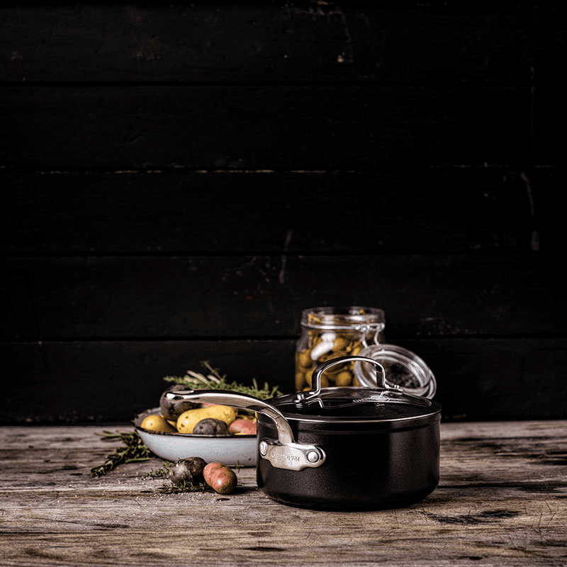Barcelona Pro Non-Stick Saucepan with Lid, 20, Black
