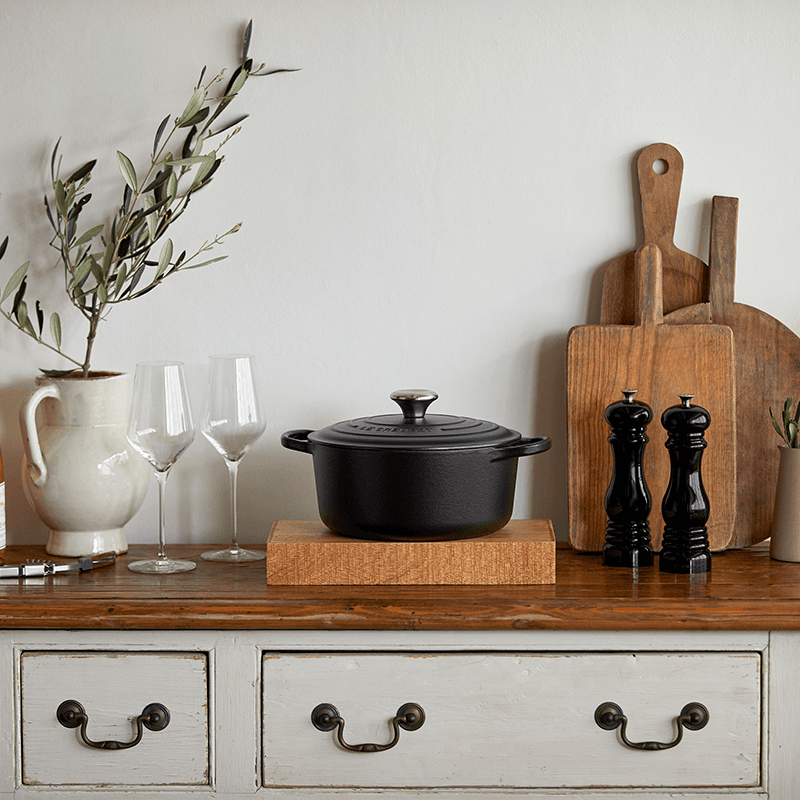 Signature Cast Iron Round casserole, 22cm - 3.3 litre, Satin Black
