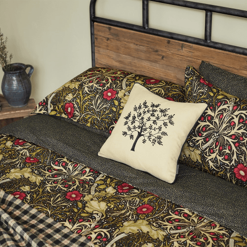 Image showing the Morris Seaweed Super king size duvet cover, L220 x W260cm, Black product.