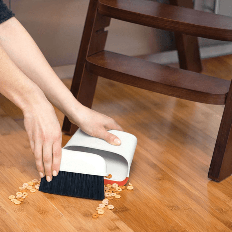 Compact dustpan & brush set