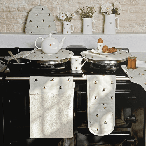 Image showing the Bees Circular hob cover, Dia38cm product.