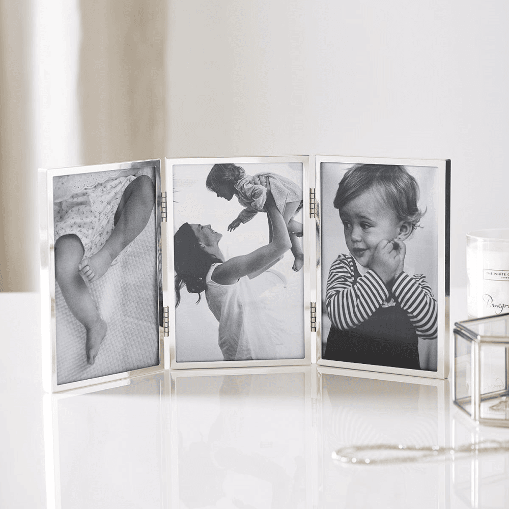 Fine Silver Hinged photograph frame, 4 x 6", Silver Plate