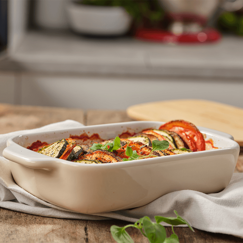Stoneware Dish with Bamboo Lid, 26cm, Almond Cream
