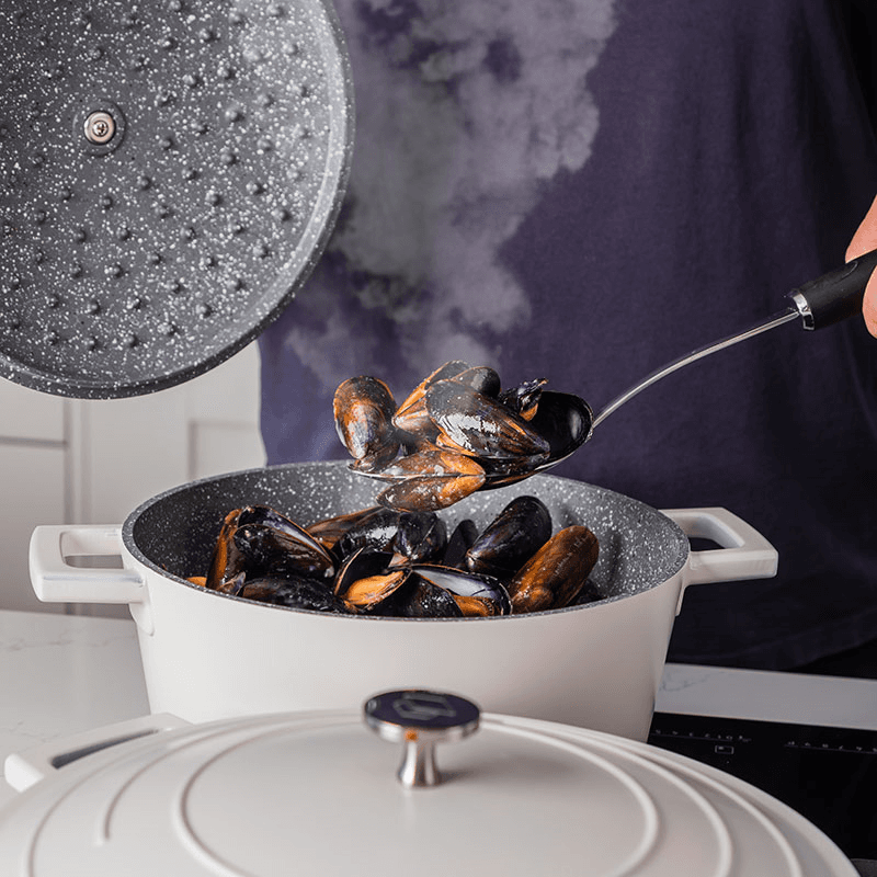 Cast Aluminium Casserole Dish, 2.5L, Cream