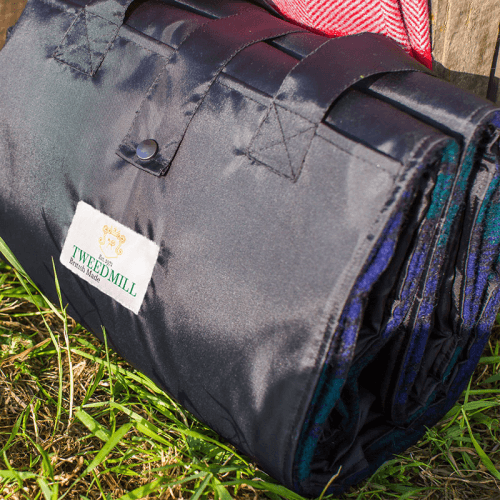 Image showing the Eventer Picnic Rug, 137 x 170cm, Black/Blue product.