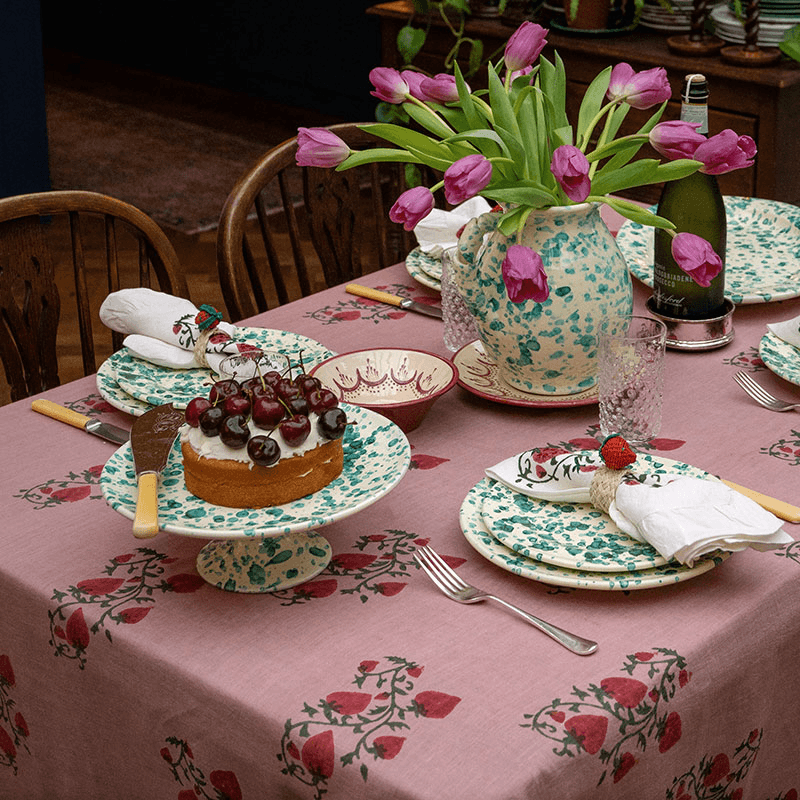 Fraises des Bois Tablecloth, 180 x 270cm, Pink
