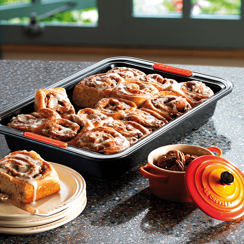 Bakeware Rectangular cake tin, 33 x 23cm, black