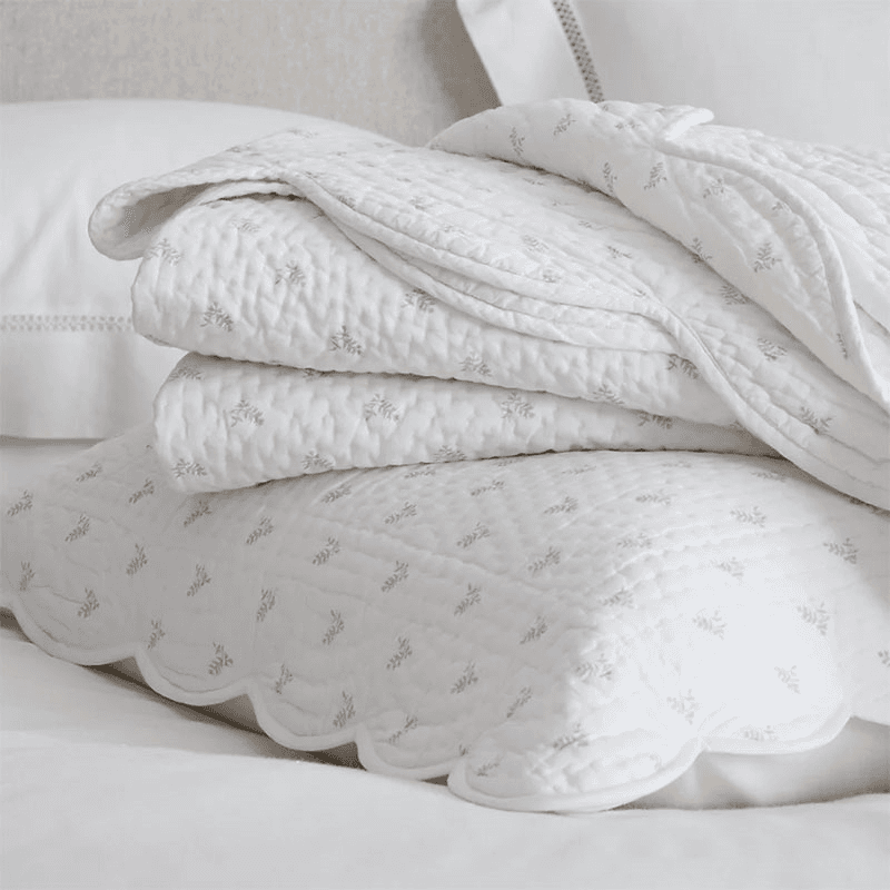 Milfield Print Scallop Edge Double Quilt, White