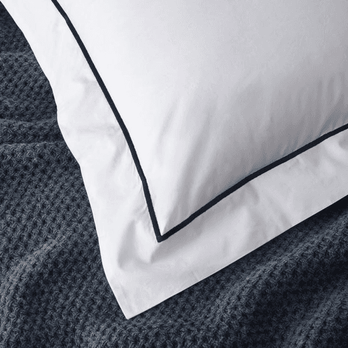 Image showing the Savoy - 400 Thread Count Egyptian Cotton Super king oxford pillowcase, 50 x 90cm, White/Navy product.