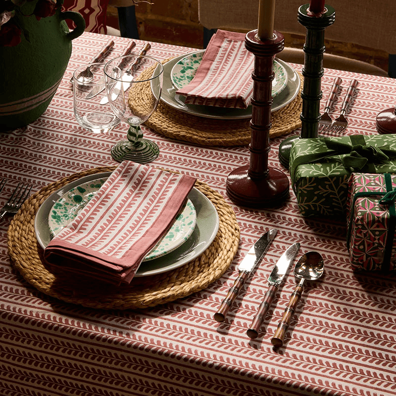 Bel Tablecloth, 250 x 170cm, Red