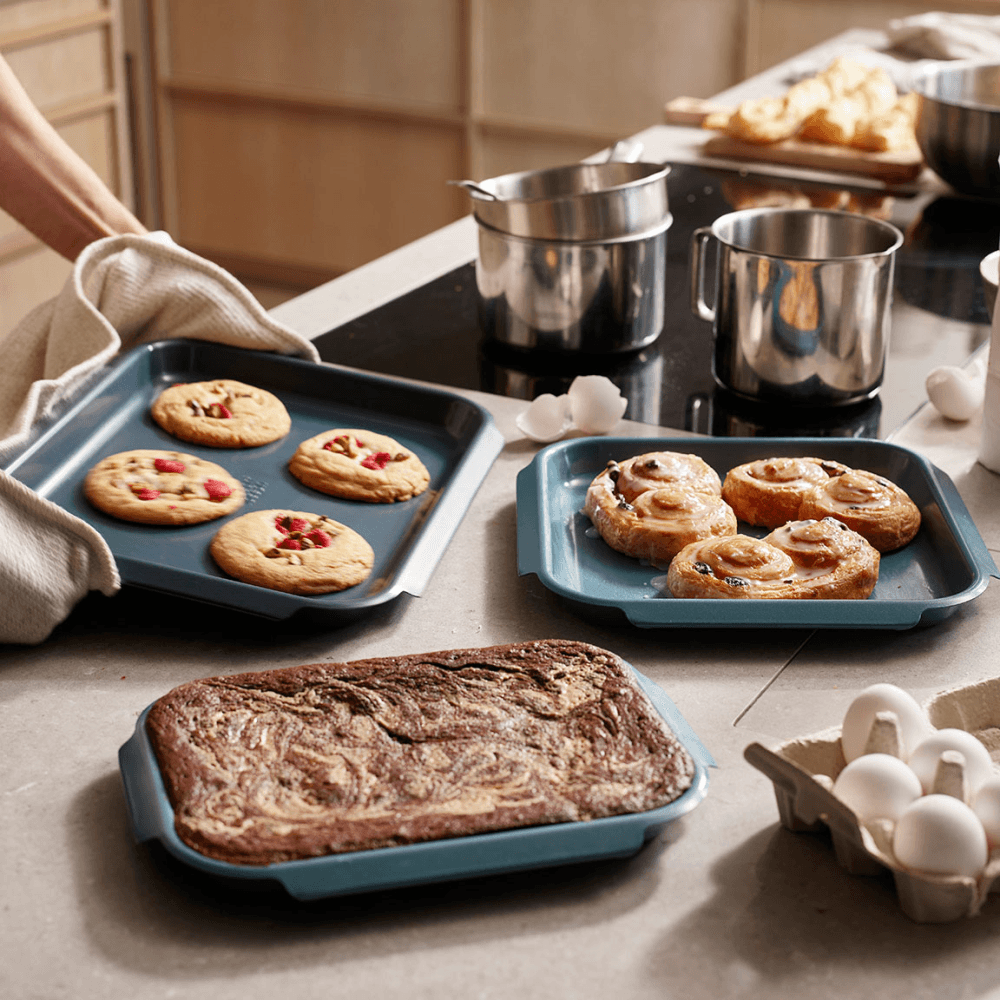 Nest Set of 3 Baking Trays, Blue