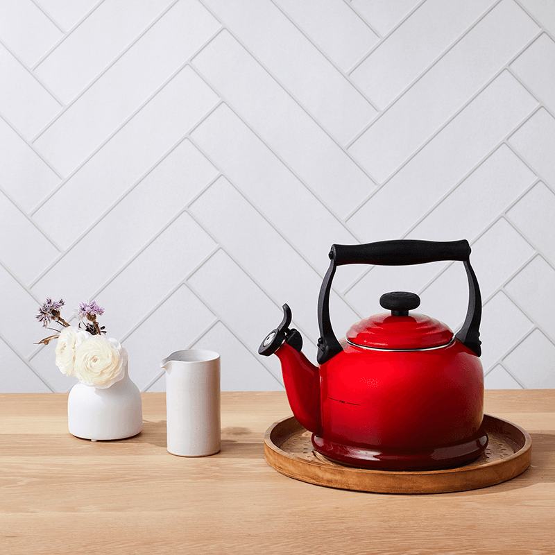 Traditional Kettle, 2.1 litre, cerise