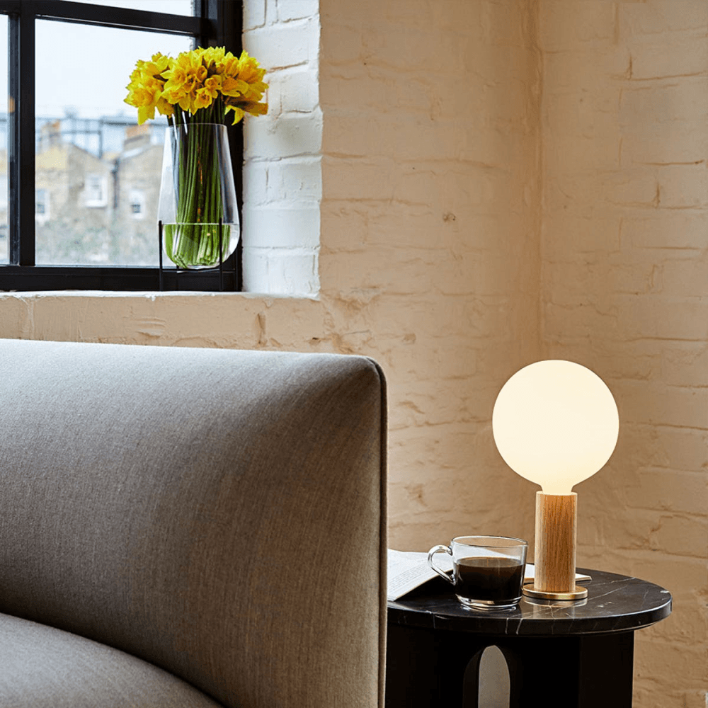 Knuckle Pendant Table lamp with sphere bulb, H30 x D15cm, Oak & Brass
