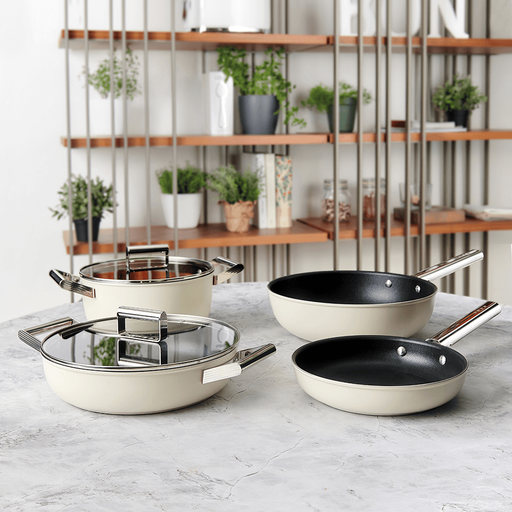 Retro 50's Style Non-Stick Casserole Dish, 26cm, Cream