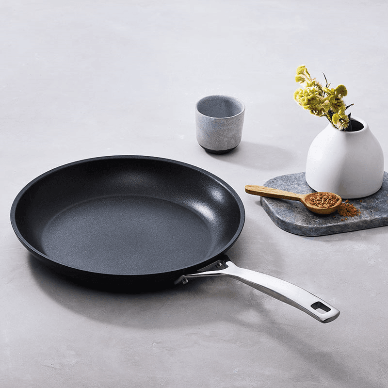 Toughened Non-Stick Shallow frying pan, 28cm