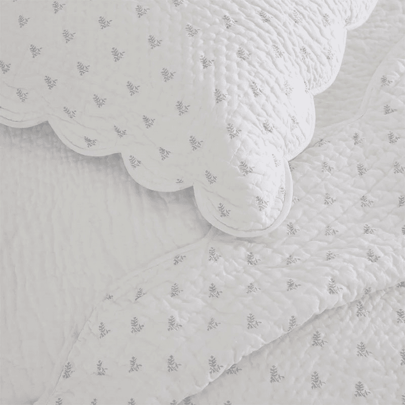 Milfield Print Scallop Edge Double Quilt, White