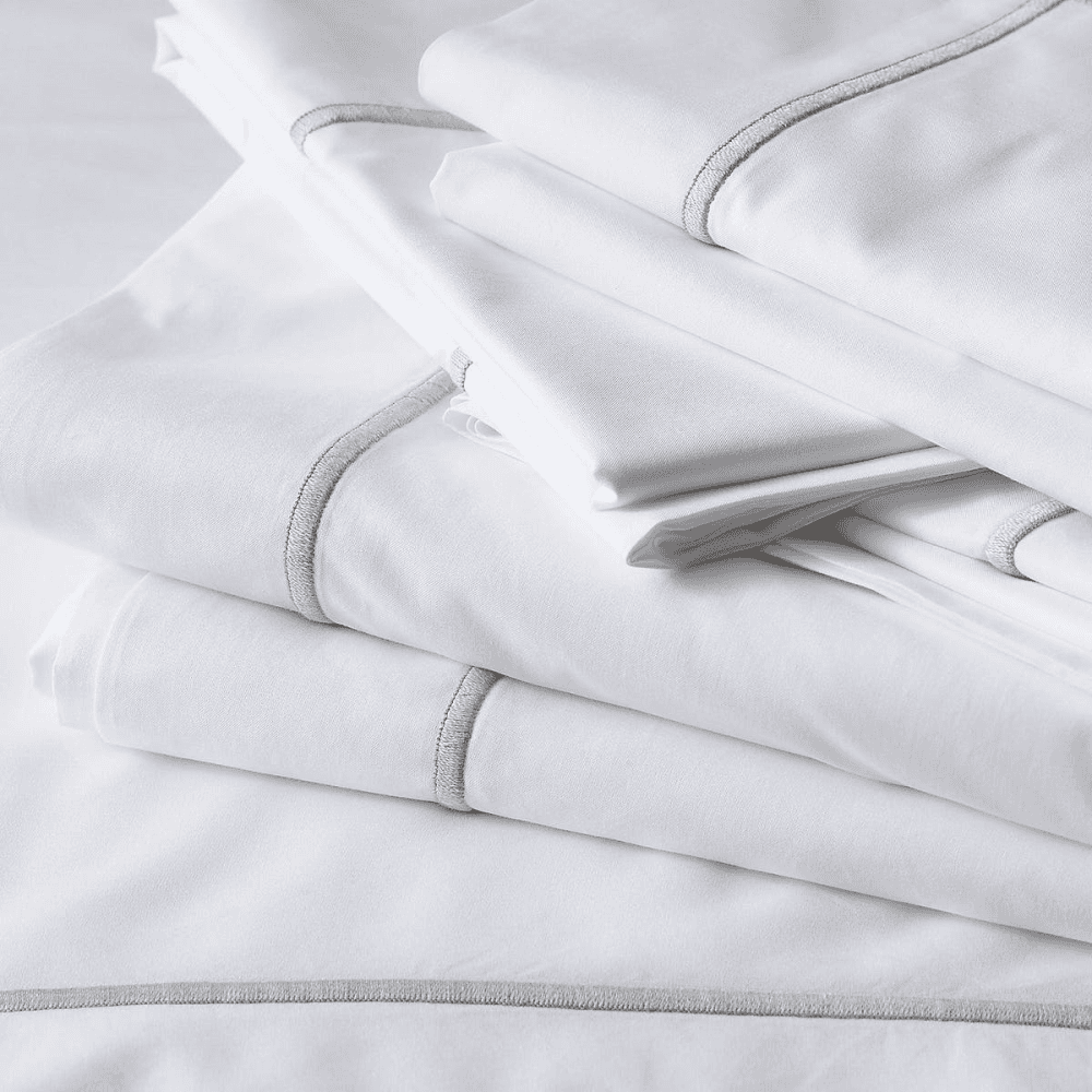 Savoy - 400 Thread Count Egyptian Cotton King duvet cover, W225 x L220cm, White/Silver