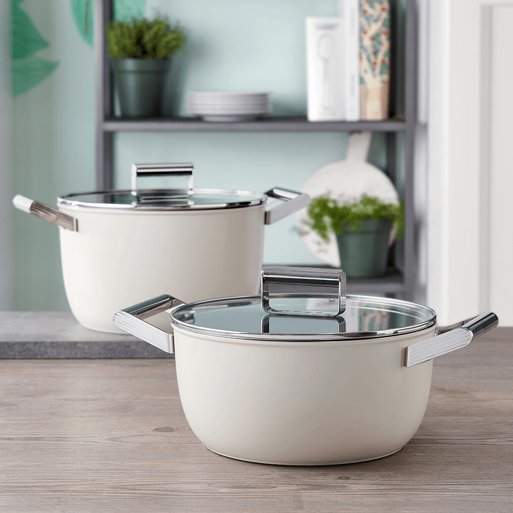 Retro 50's Style Non-Stick Casserole Dish, 26cm, Cream