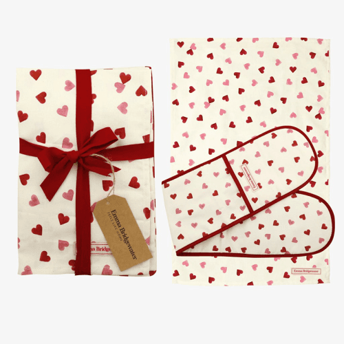 Image showing the Pink Hearts Oven Glove/Tea Towel Set product.