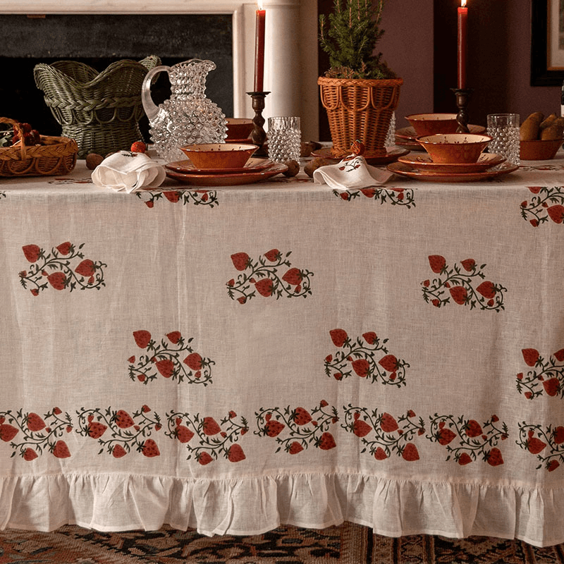 Fraises des Bois Tablecloth, 180 x 270cm, White