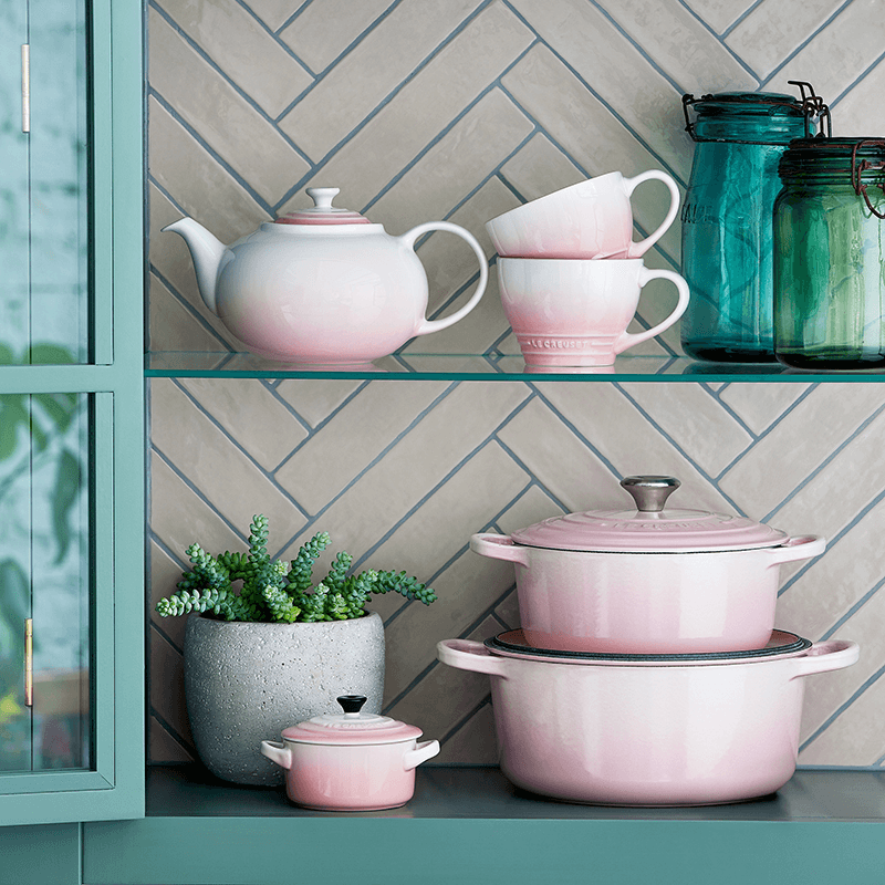Signature Cast Iron Round casserole, 24cm - 4.2 litre, Shell Pink