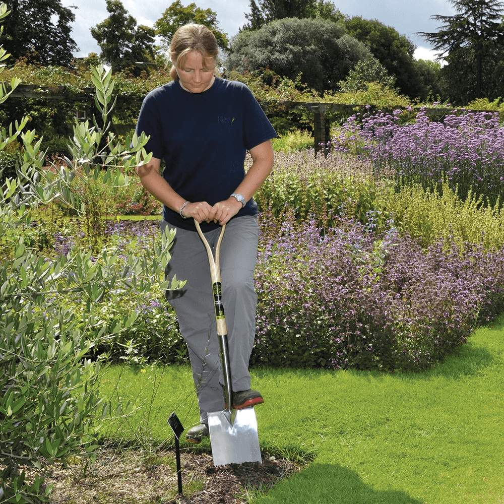 Treaded digging spade, H106.5 x W19.5cm, Natural/Silver