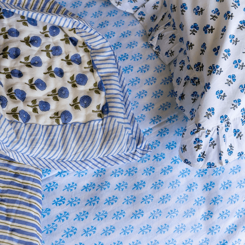 Daisy King/Super King  Size Quilt, Blue