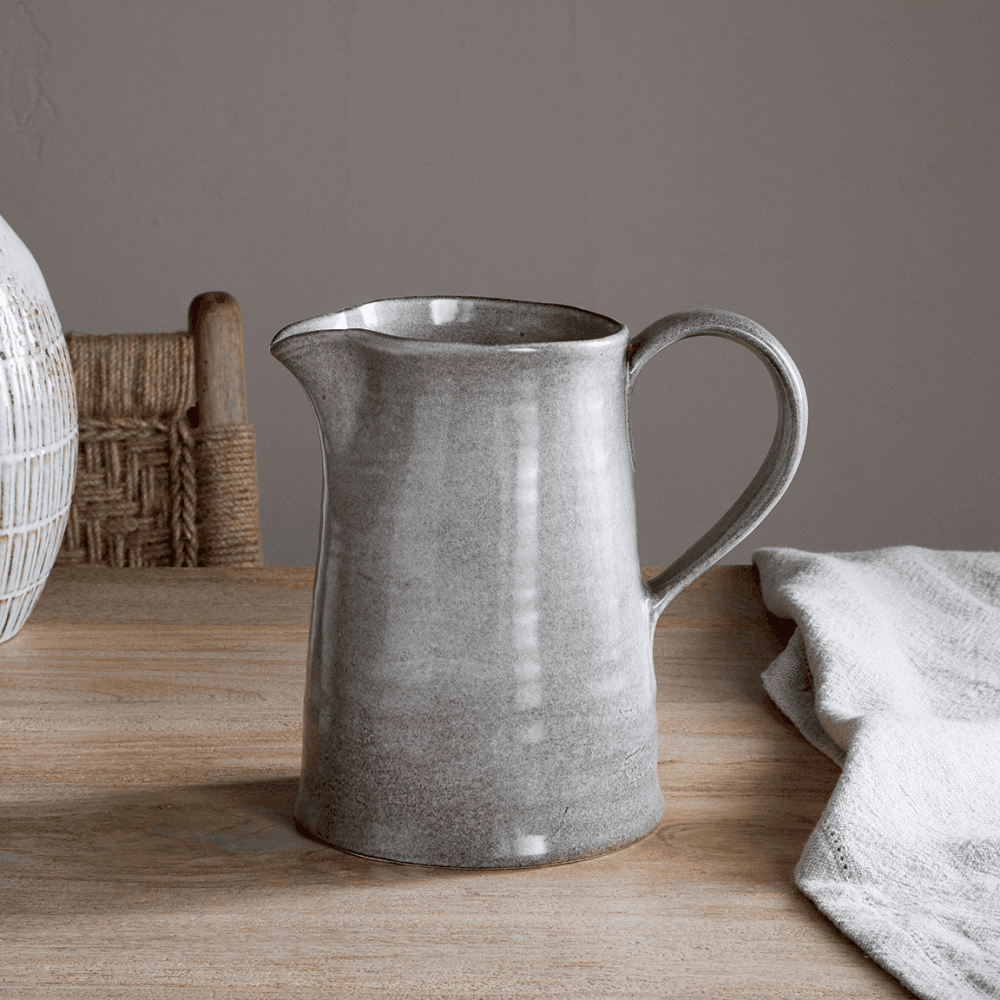 Valinha Jug, Grey