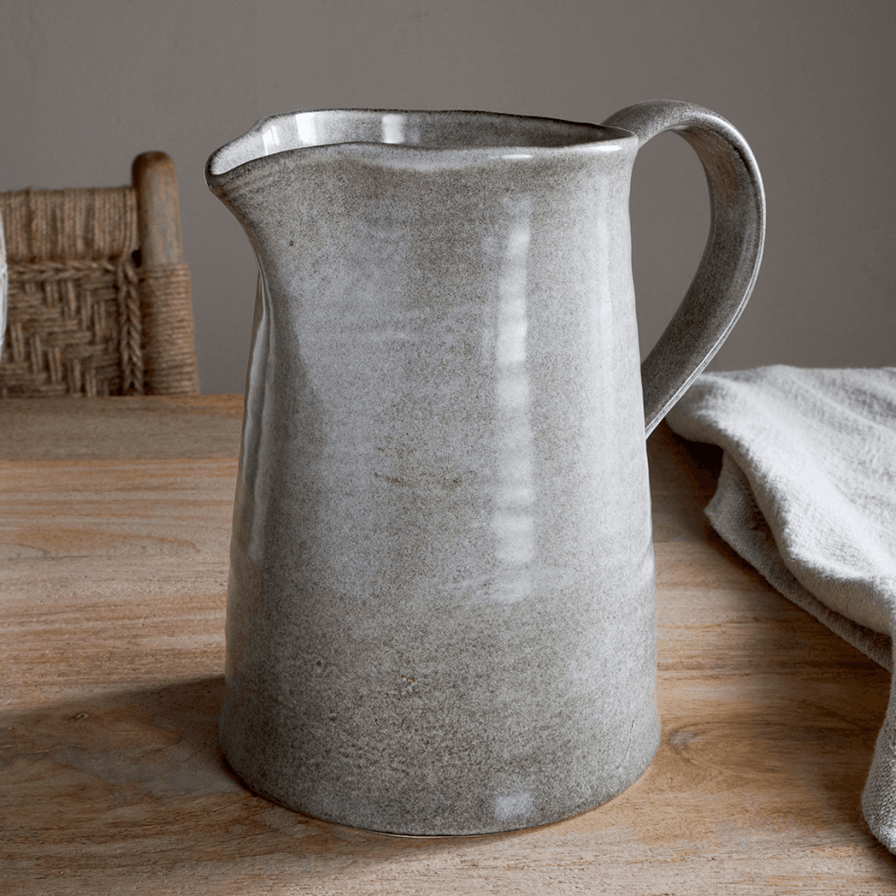 Valinha Jug, Grey