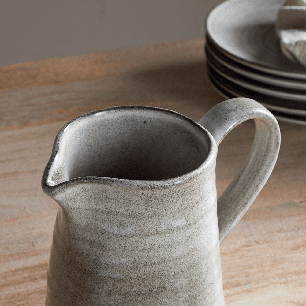 Valinha Jug, Grey