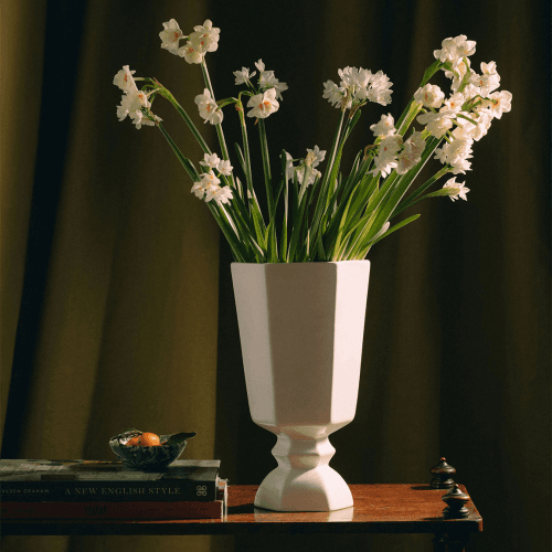 Image showing the Harriet Urn product.