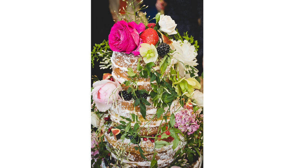 A close up of the wedding cake.
