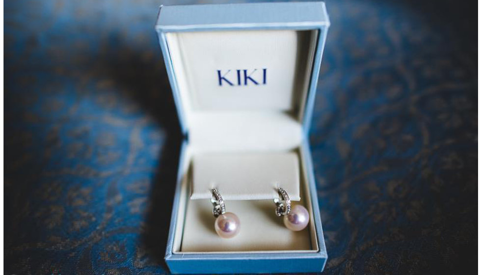 The bride wore diamond and pearl earrings from Kiki McDonough.