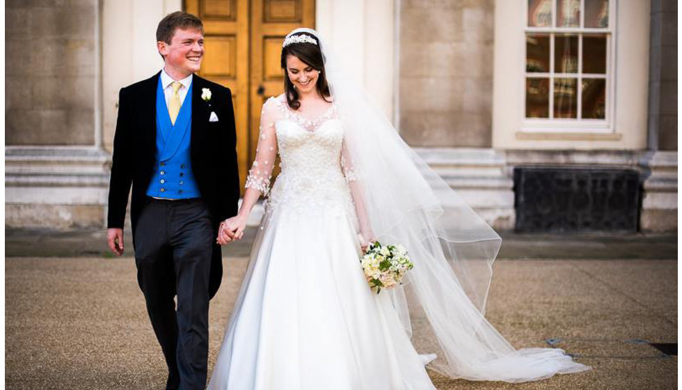 Will and Lexie outside the Royal Hospital in Chelsea. Lexie wears a Sassi Holford wedding dress.