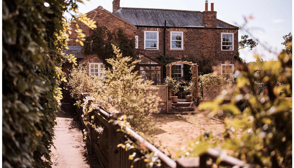 WPC Couple Kate and Andrew’s Sustainable & Locally Sourced Wedding in York: Bride's Home